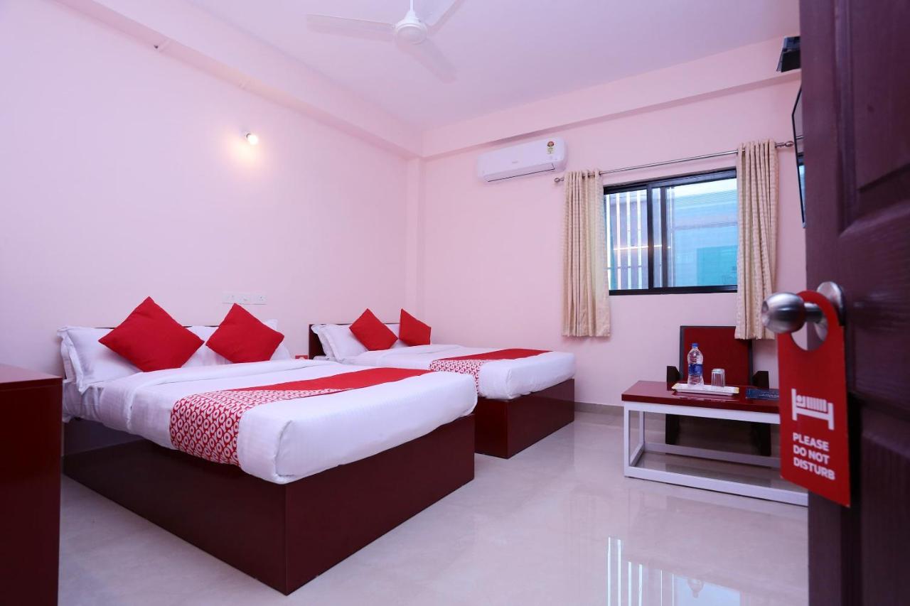 Hotel Oyo 13577 Tkr Metro Residency 3*