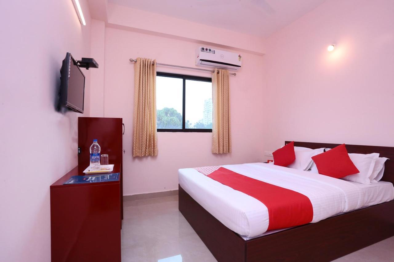 Oyo 13577 Tkr Metro Residency 3* Kochi