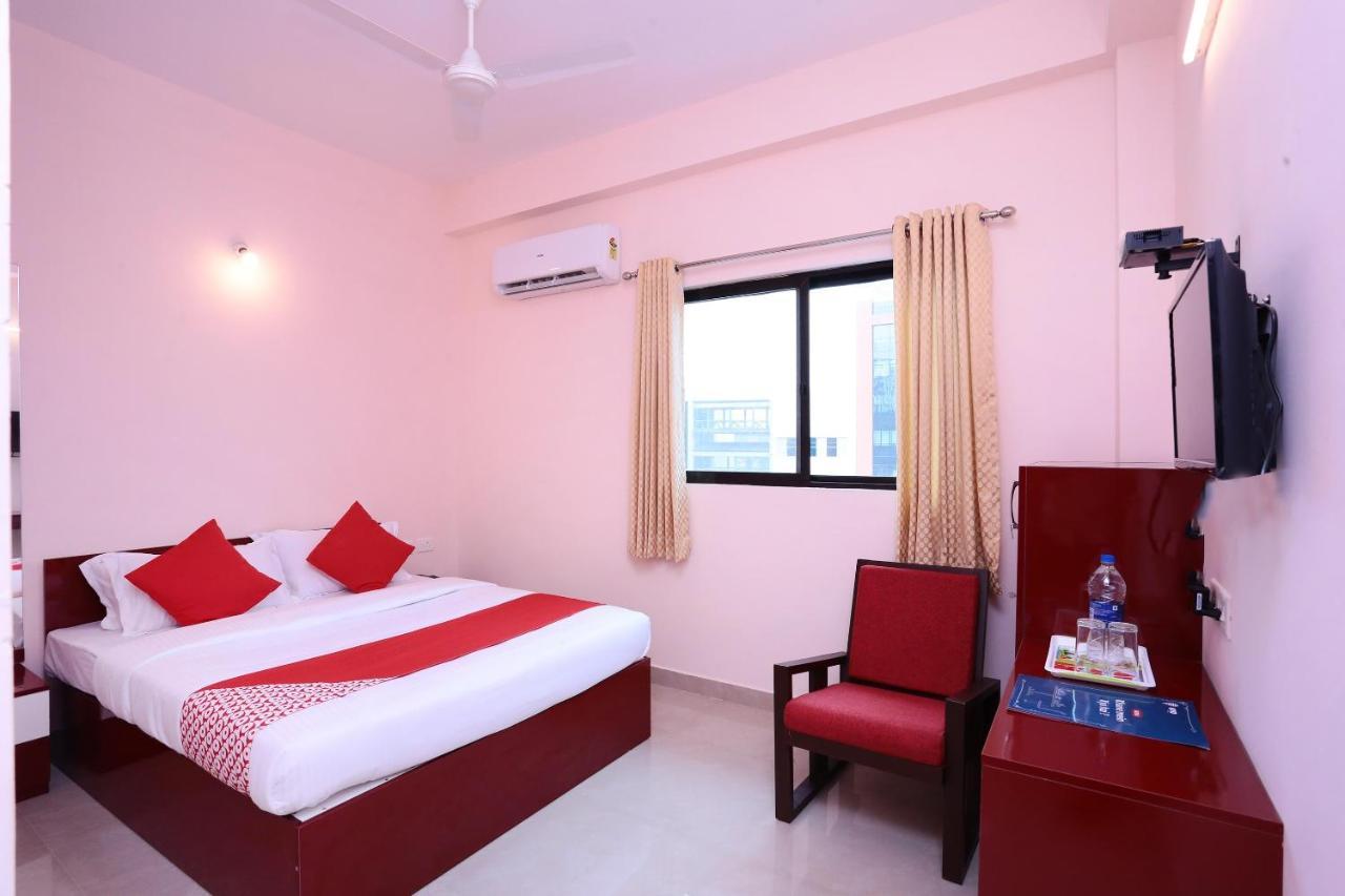 Oyo 13577 Tkr Metro Residency Hotel Kochi