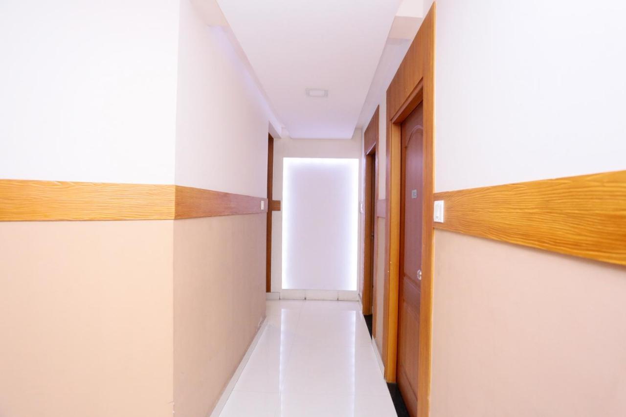 Oyo Flagship 25093 Thamam 4* Kochi