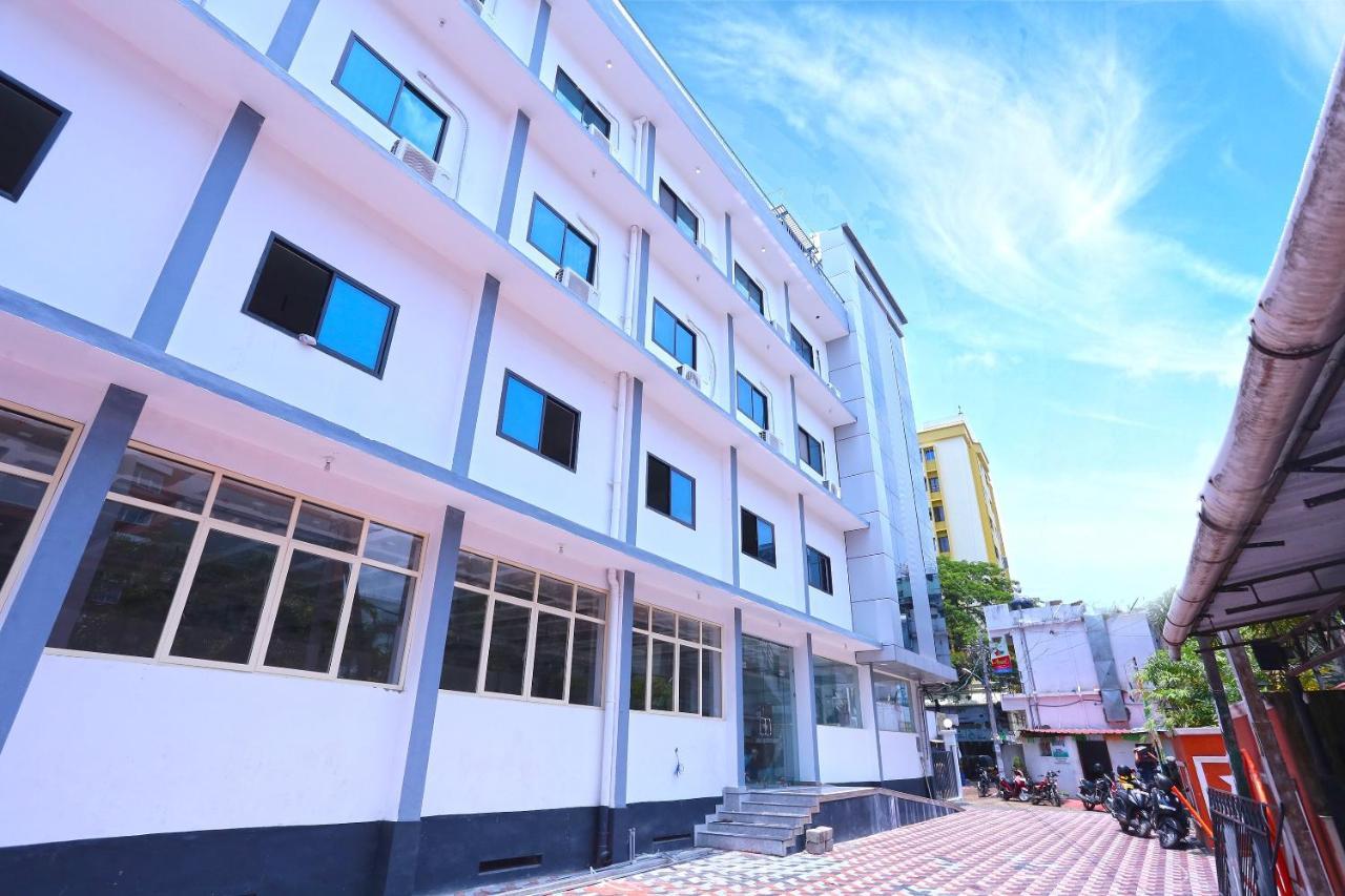 Hotel Oyo 13577 Tkr Metro Residency