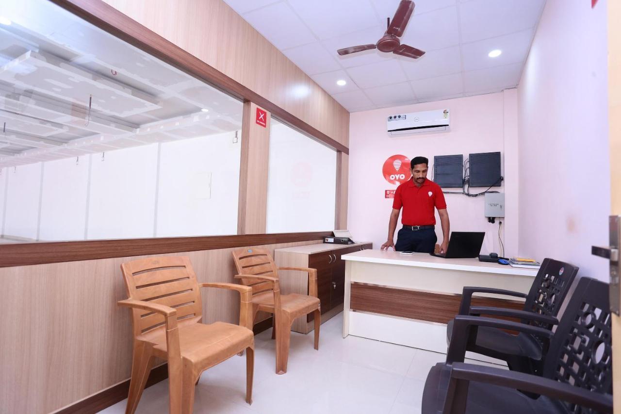 Oyo 13577 Tkr Metro Residency Kochi
