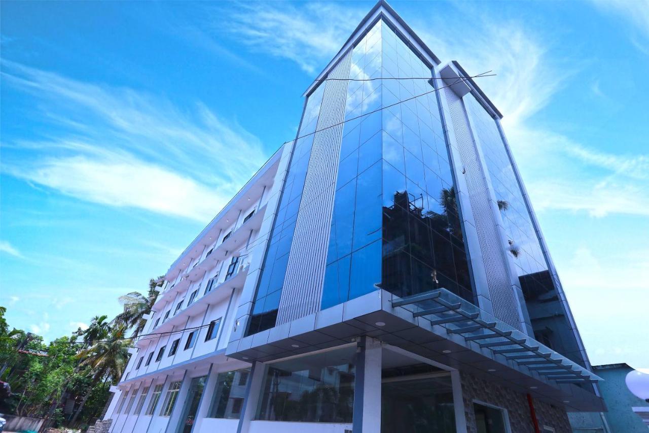 Hotel Oyo 13577 Tkr Metro Residency Kochi