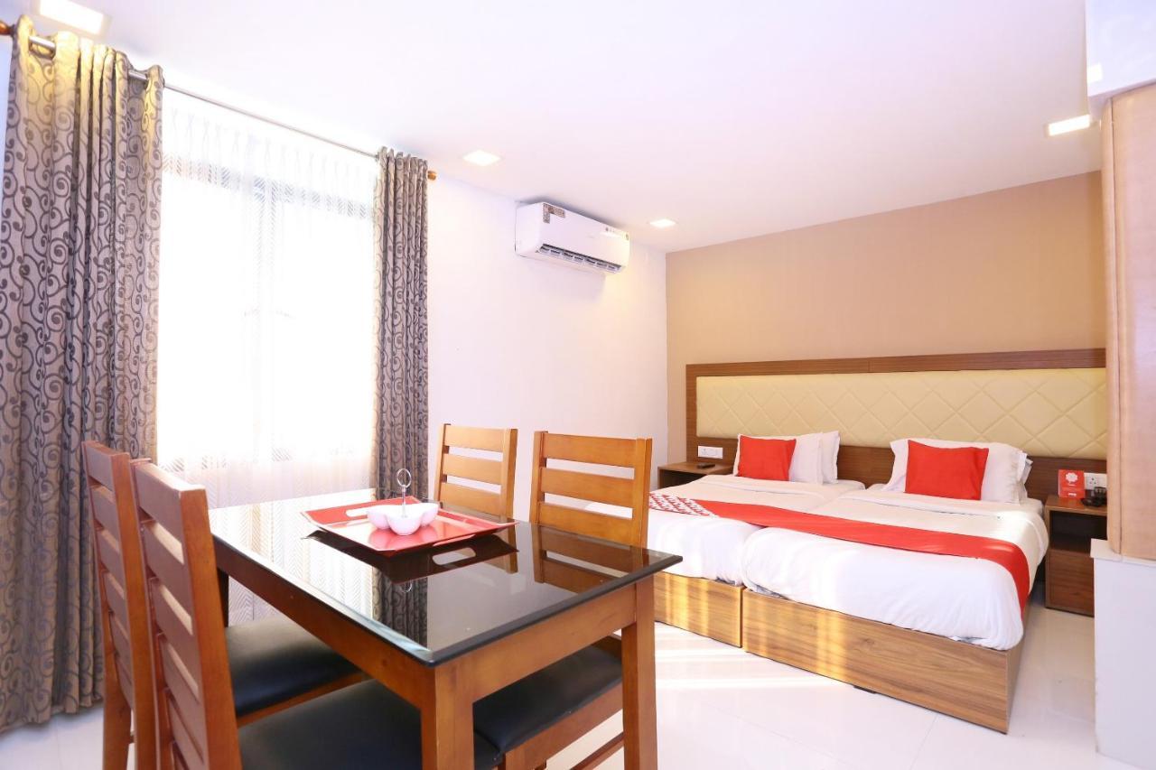 Hotel Oyo Flagship 25093 Thamam 4*