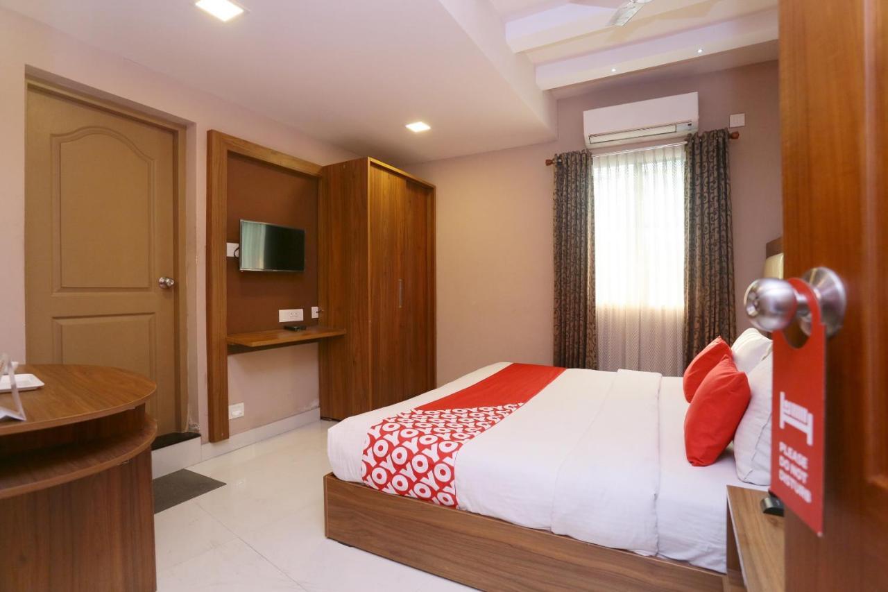 Oyo Flagship 25093 Thamam Kochi