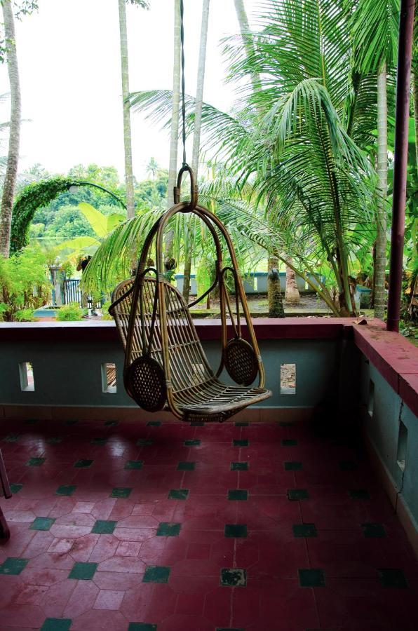 Muralee'S Riverside Villa In Kochi Holiday home *