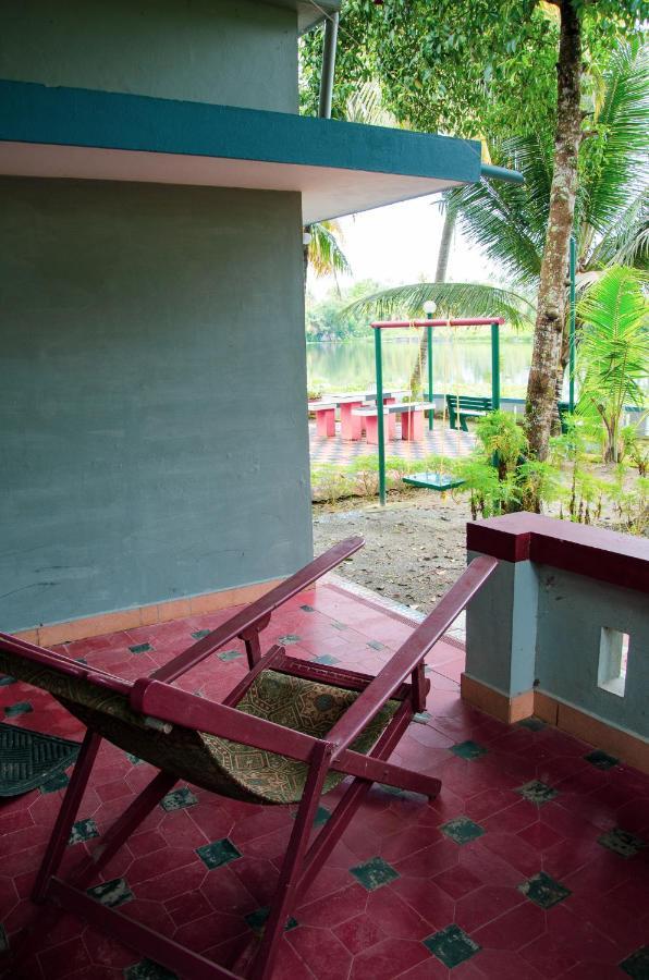 Muralee'S Riverside Villa In Kochi *
