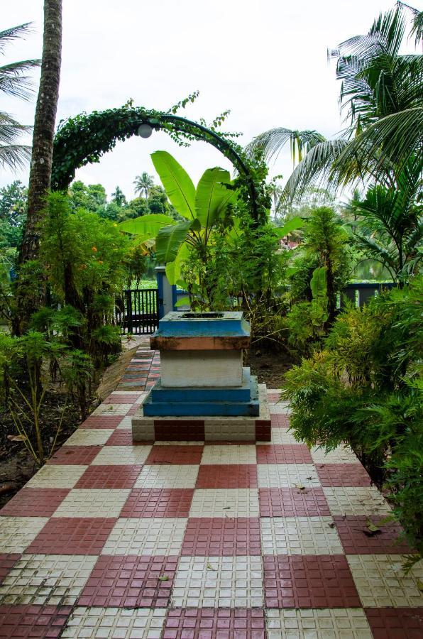 Muralee'S Riverside Villa In Kochi Holiday home *