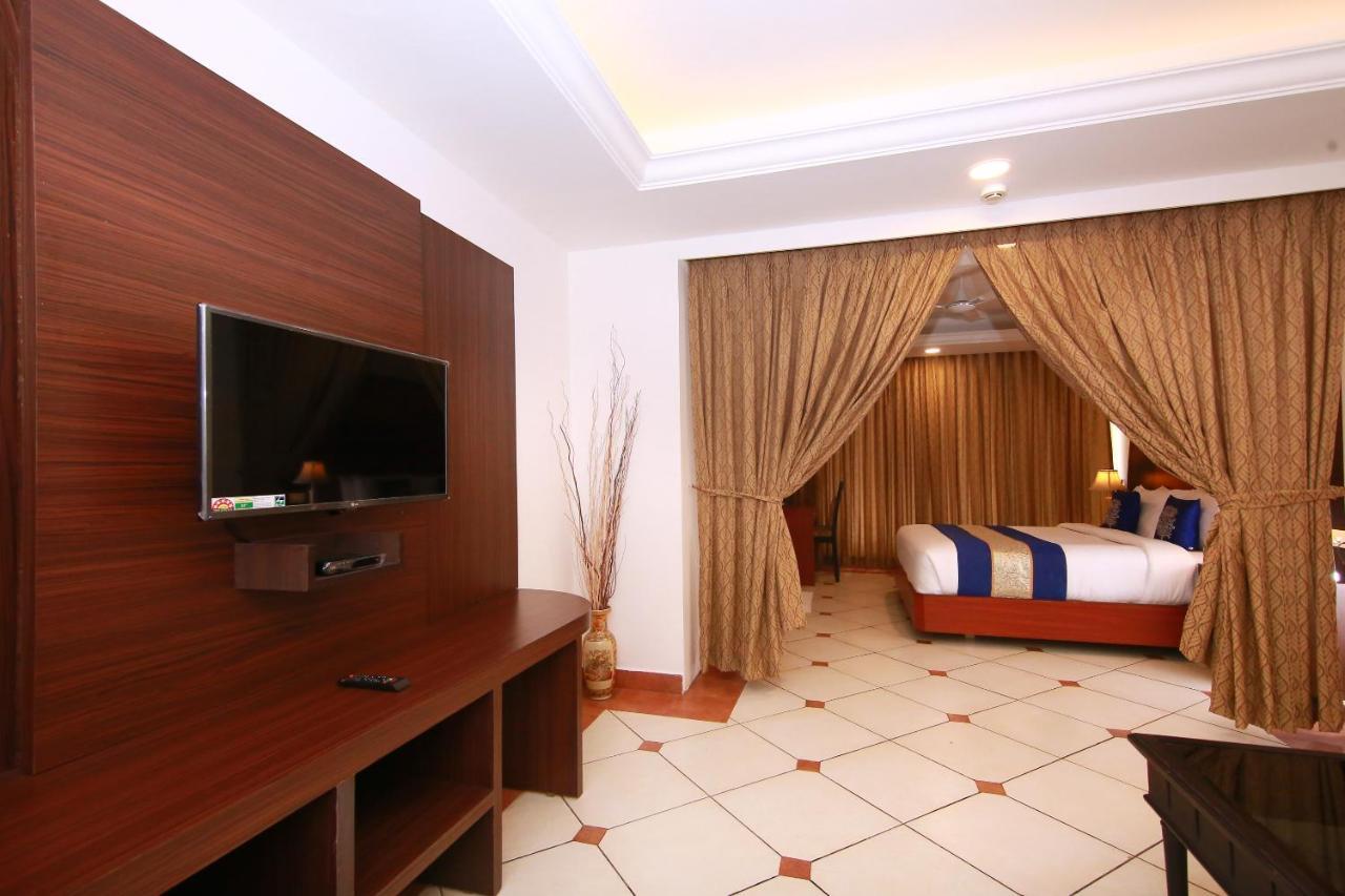 Hotel Emarald Cochin Kochi