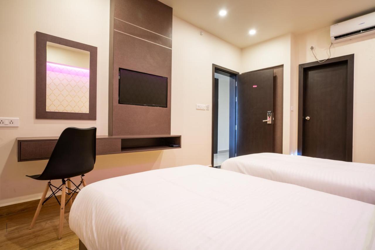 Lavender Infopark Hotel 3*