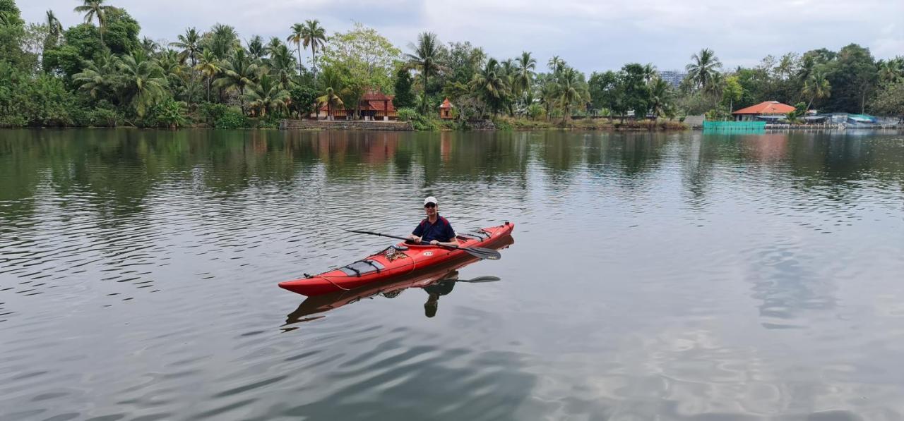 Muralee'S Riverside Villa In Kochi Holiday home *