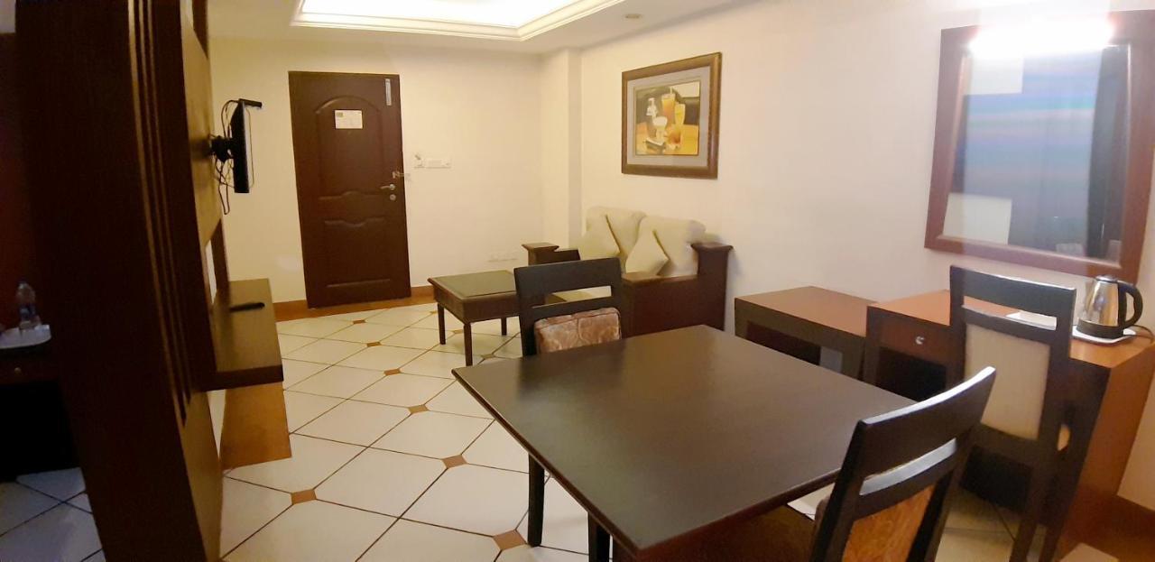 Emarald Cochin Hotel