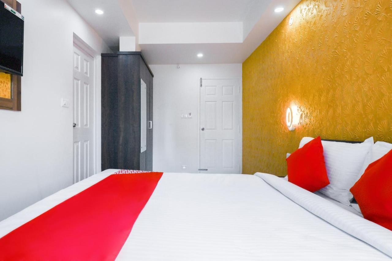 Capital O 71307 Feathers Hotel 3*