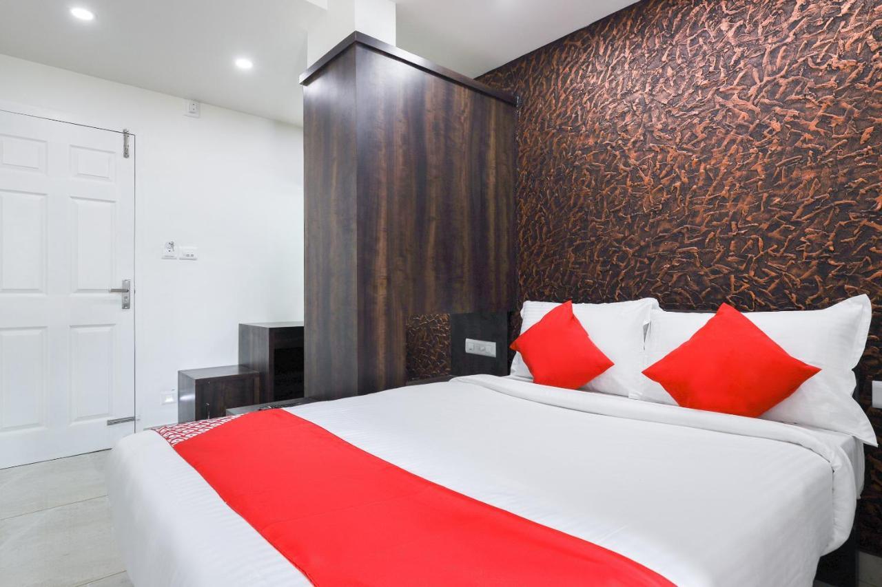 Hotel Capital O 71307 Feathers