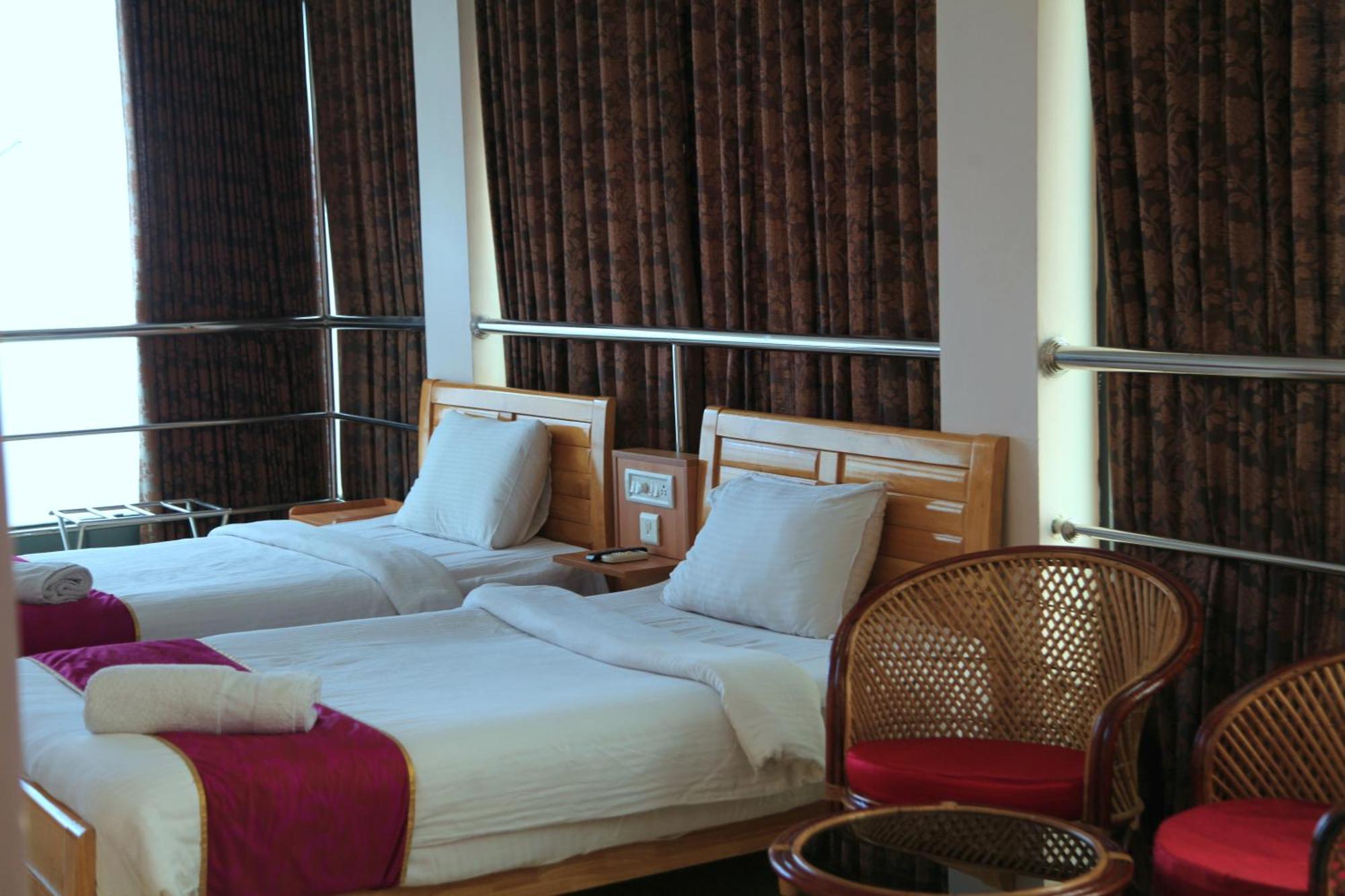 Hotel Tri-star Regency *