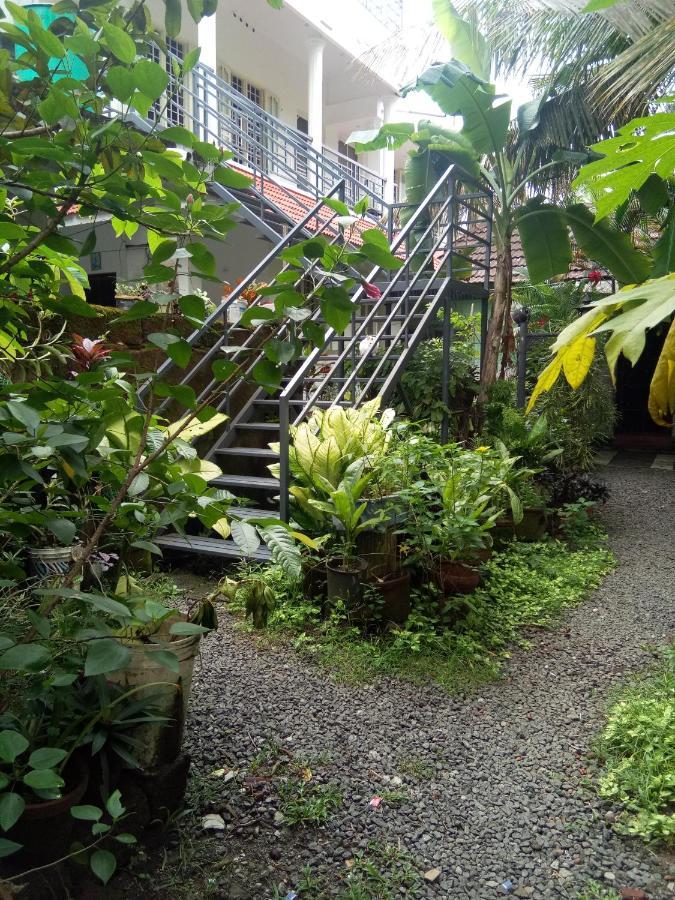 Coconut Grove Homestay Kochi