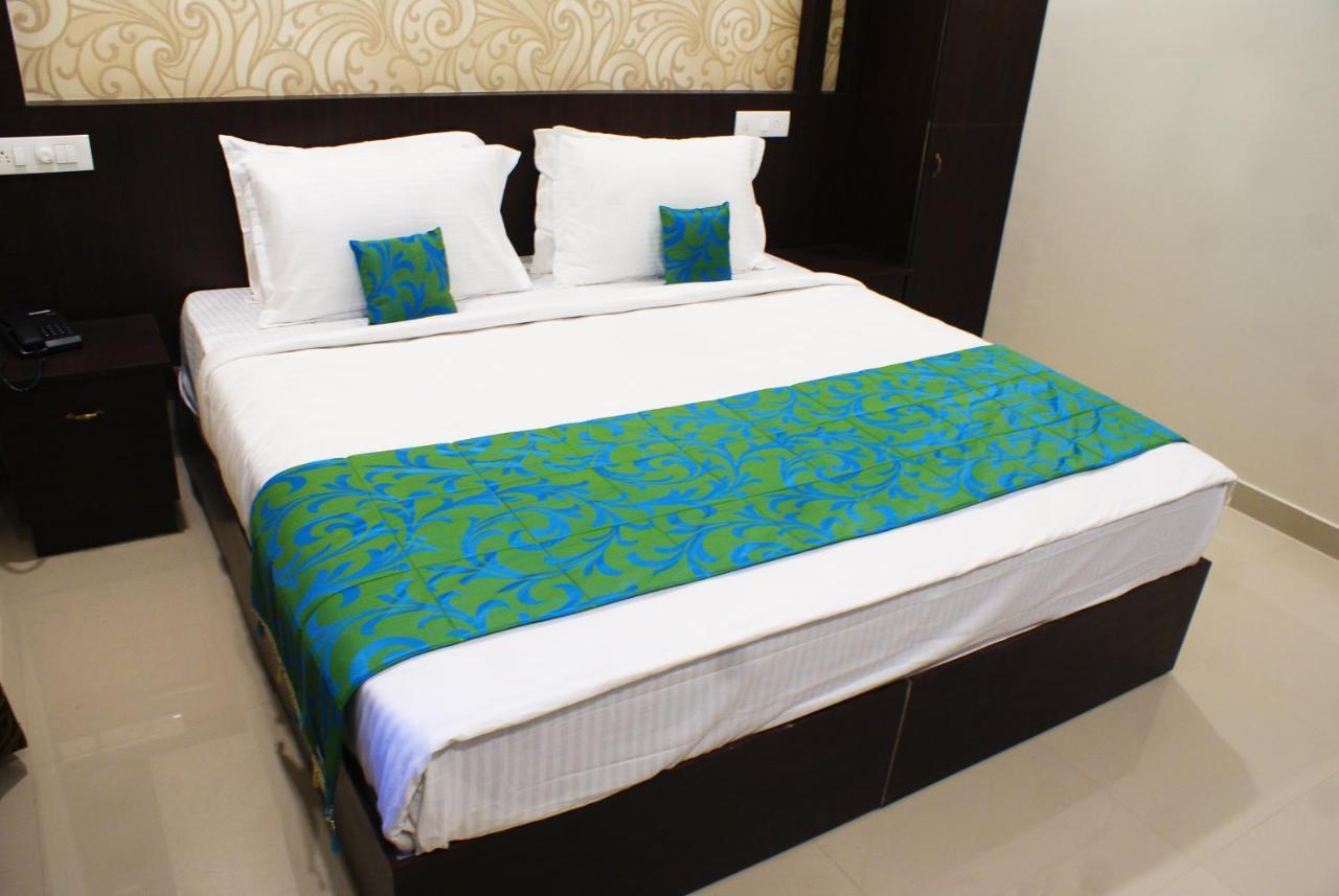 Collection O 8267 Galaxy Hotel