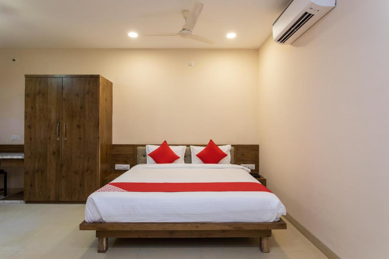 Collection O 8267 Galaxy Hotel Kochi