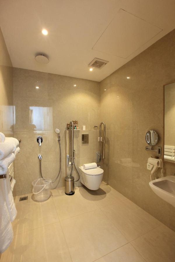 Hotel Raas Residency Kochi