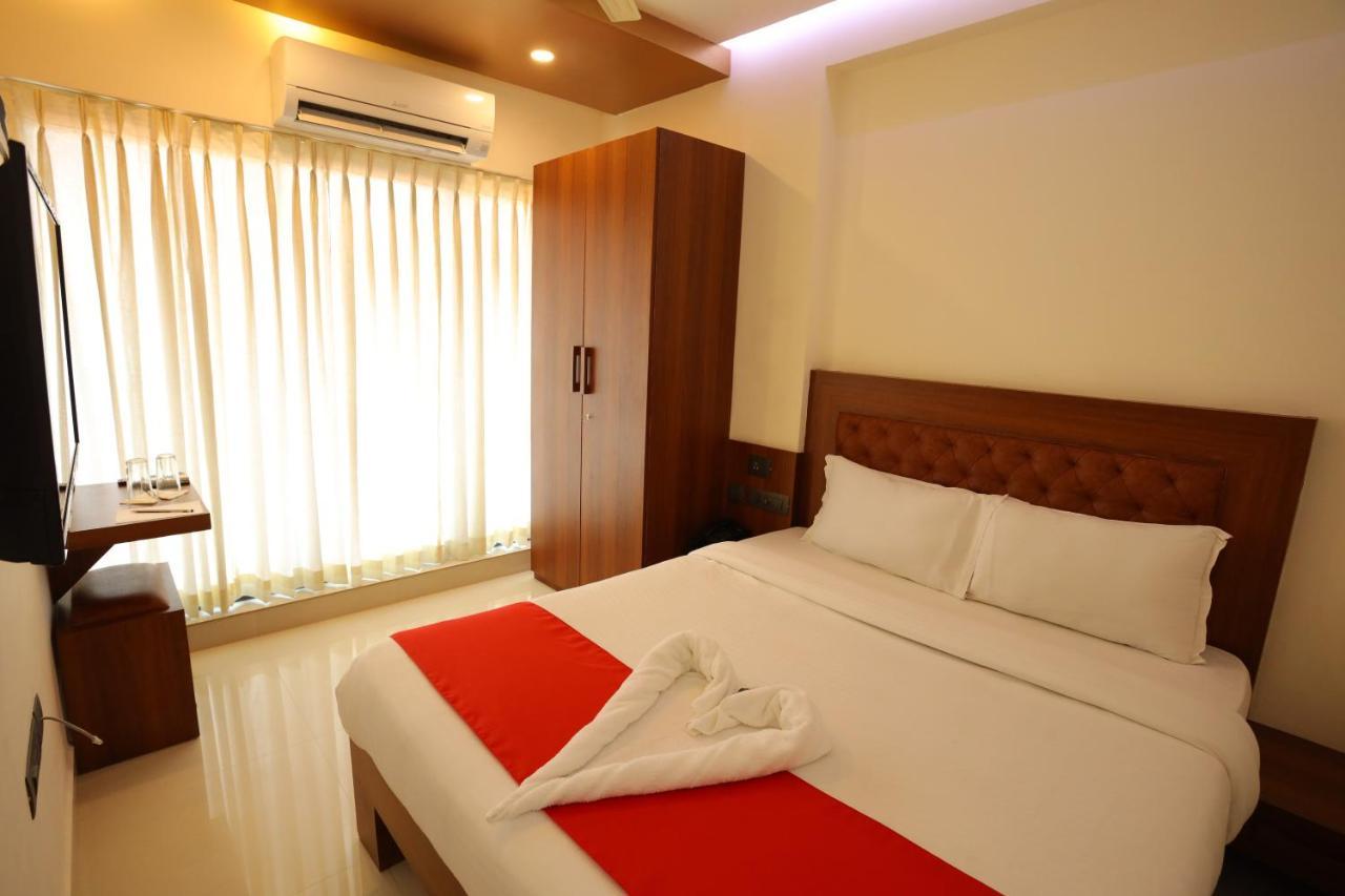 Hotel Q One Plaza