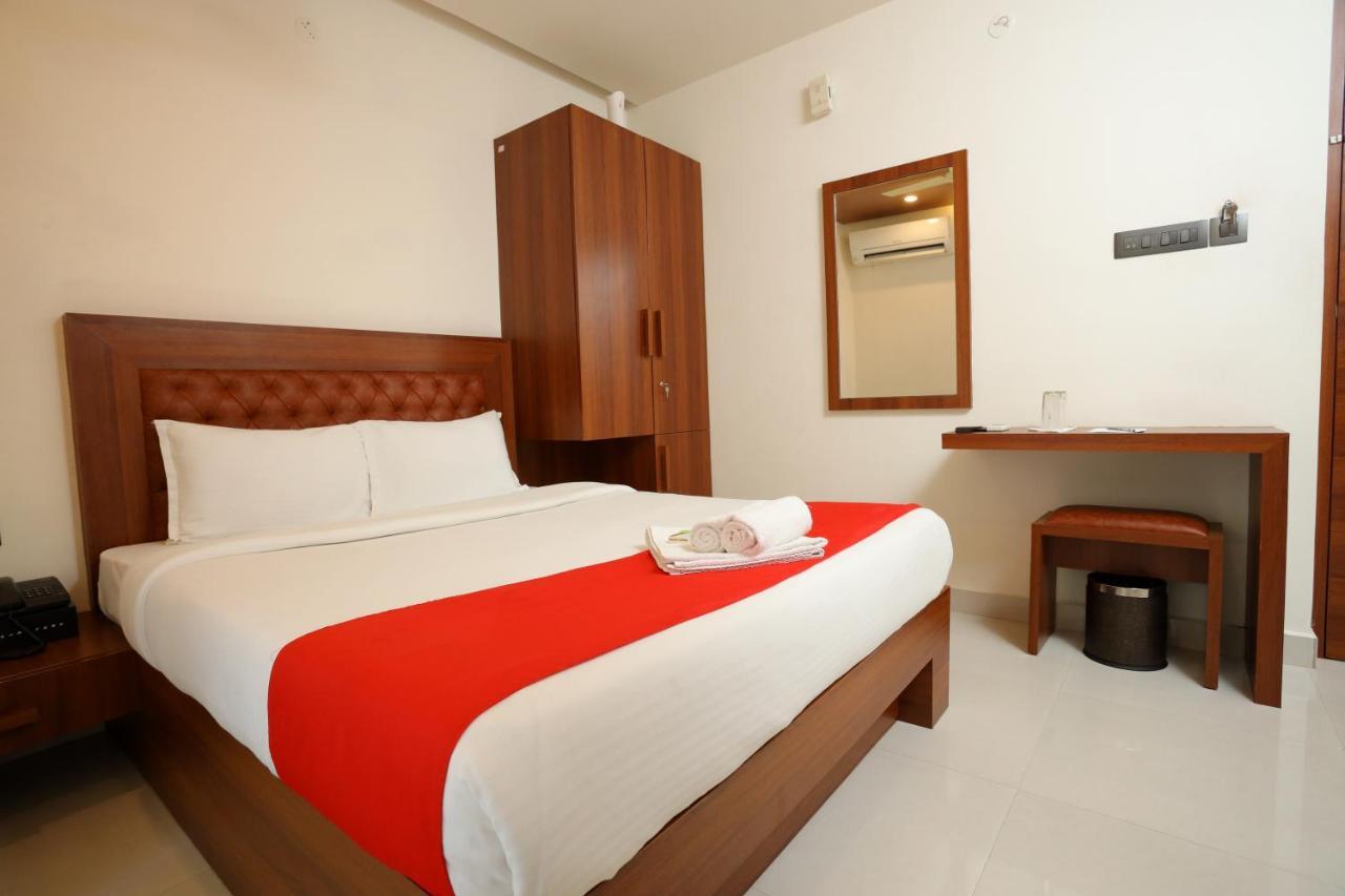 Hotel Q One Plaza