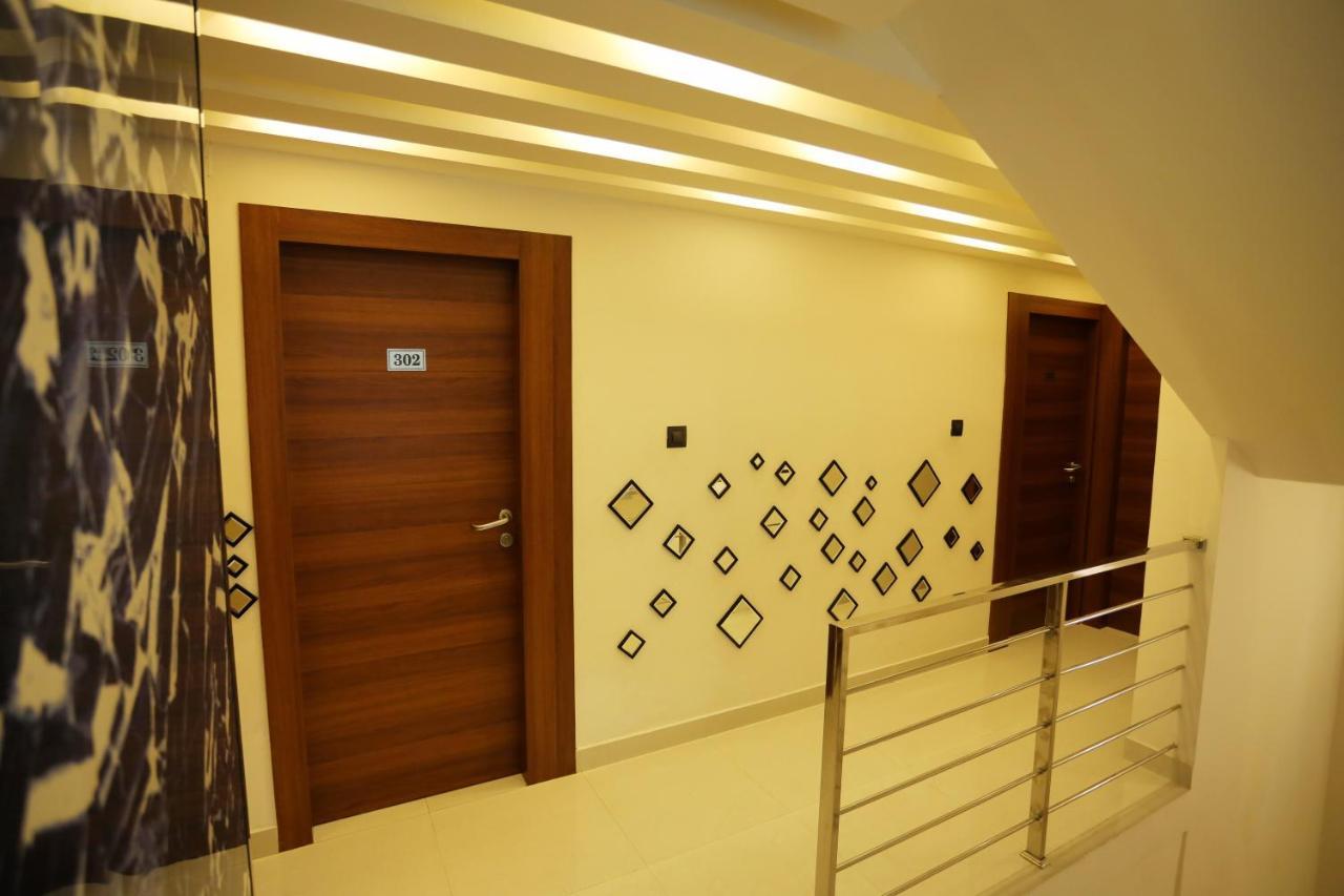 Hotel Q One Plaza