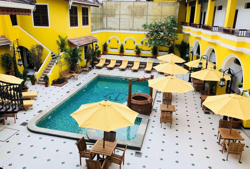Forte Kochi Hotel