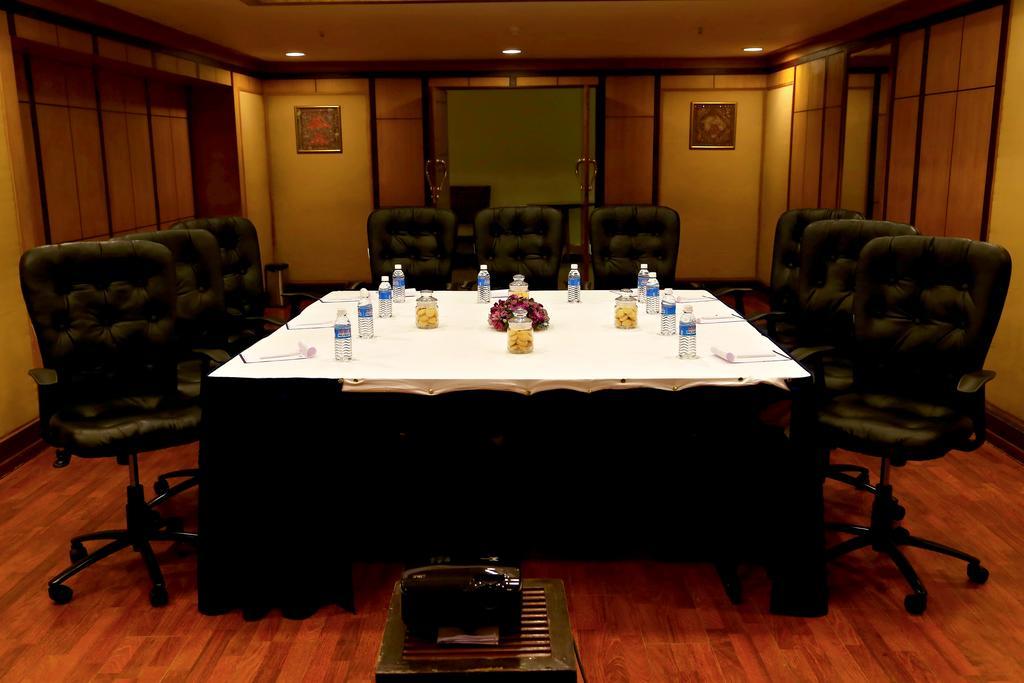 Gokulam Park & Convention Centre Hotel 3*