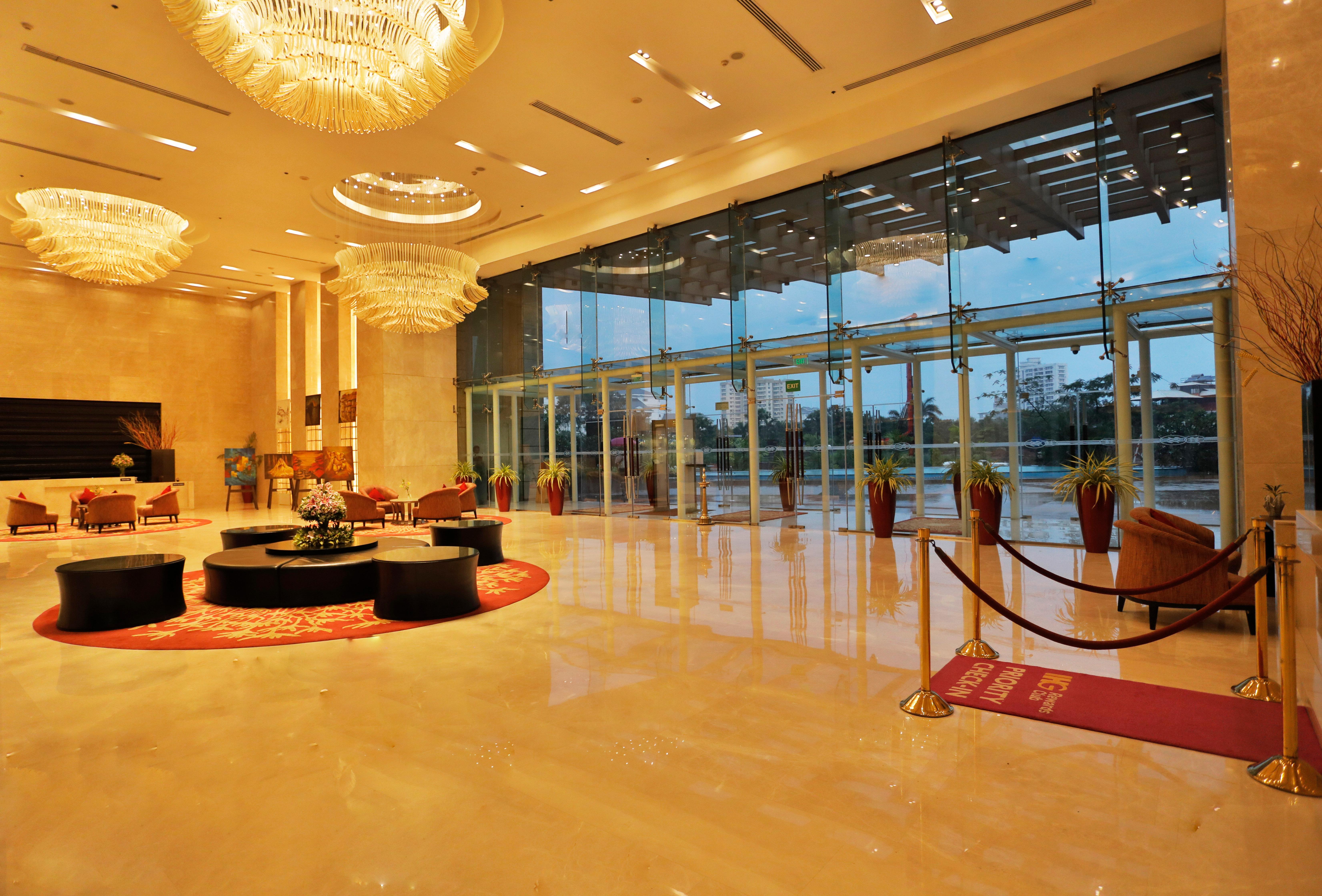 Crowne Plaza By Ihg 5*