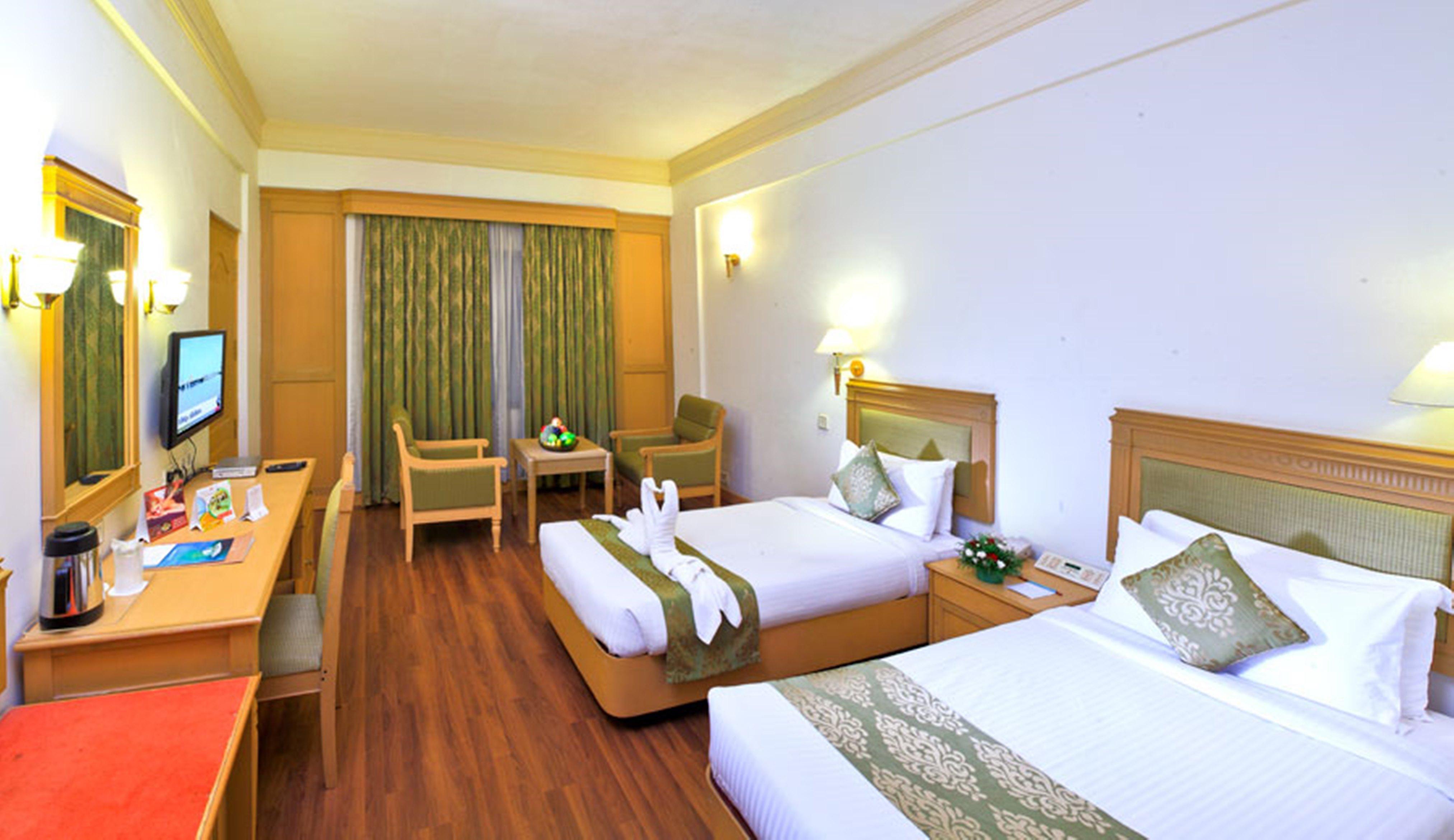 Hotel Abad Atrium Kochi