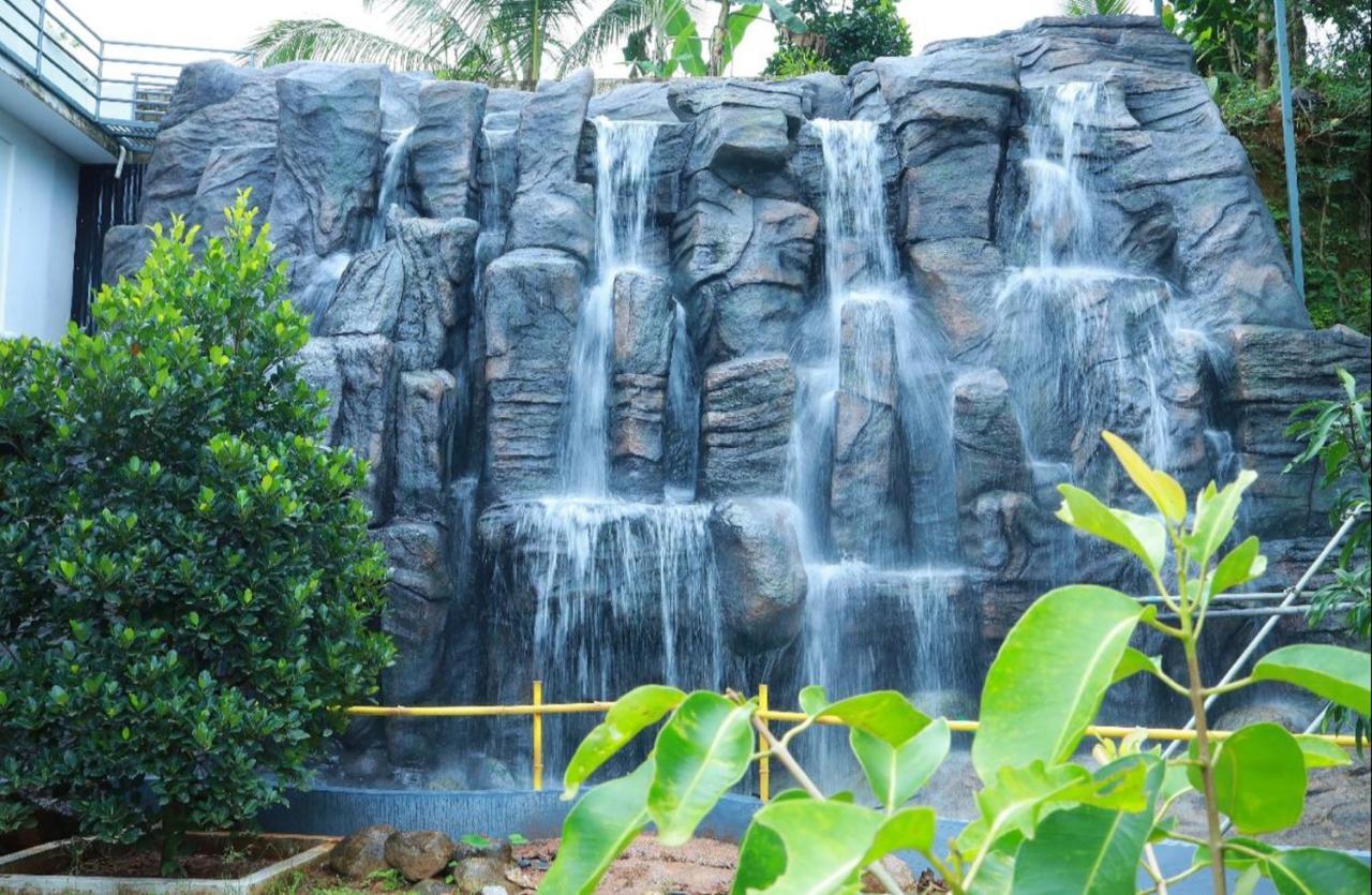 Emerald Royal Residency Hotel