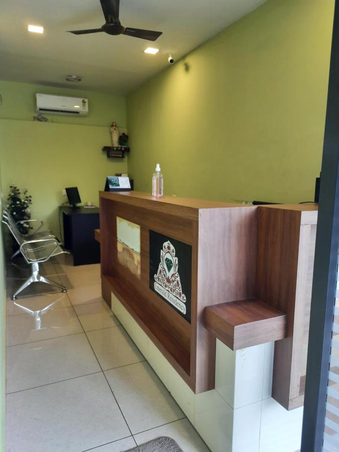 Hotel Emerald Royal Residency