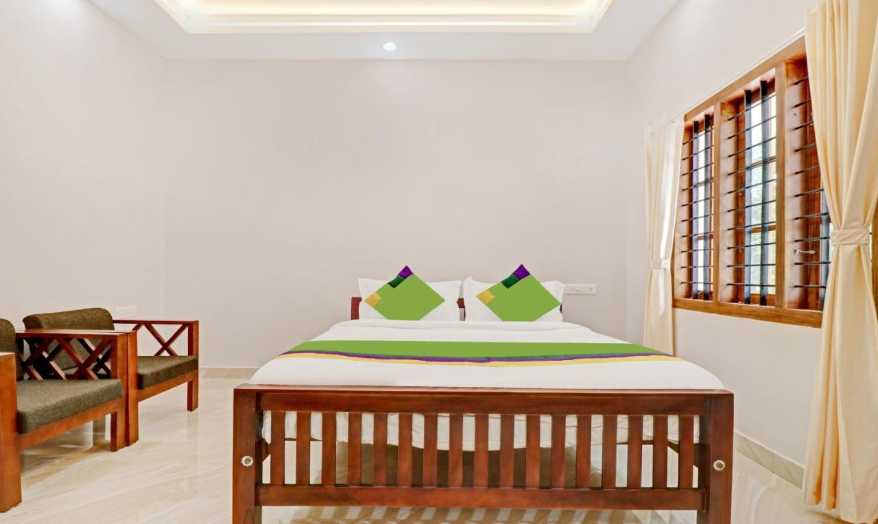 Itsy Palm Grove By D2v Kochi