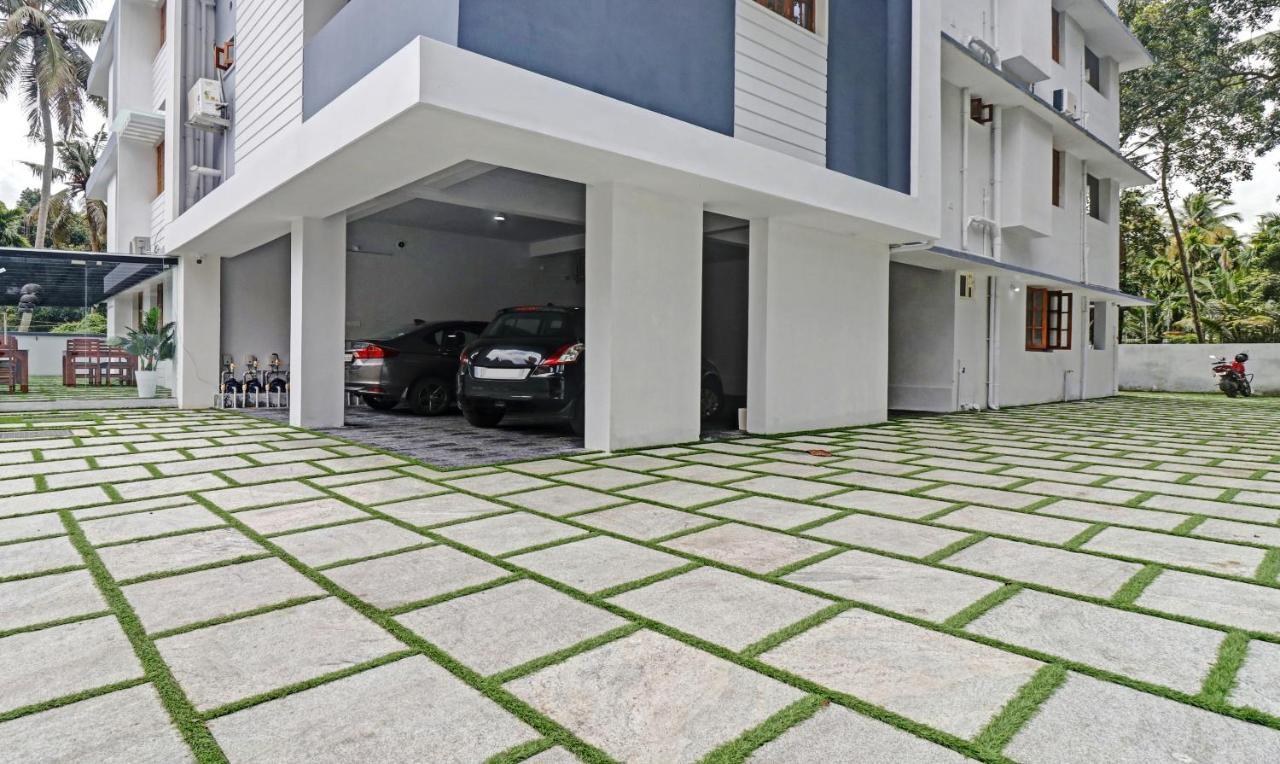 Itsy Palm Grove By D2v Hotel Kochi
