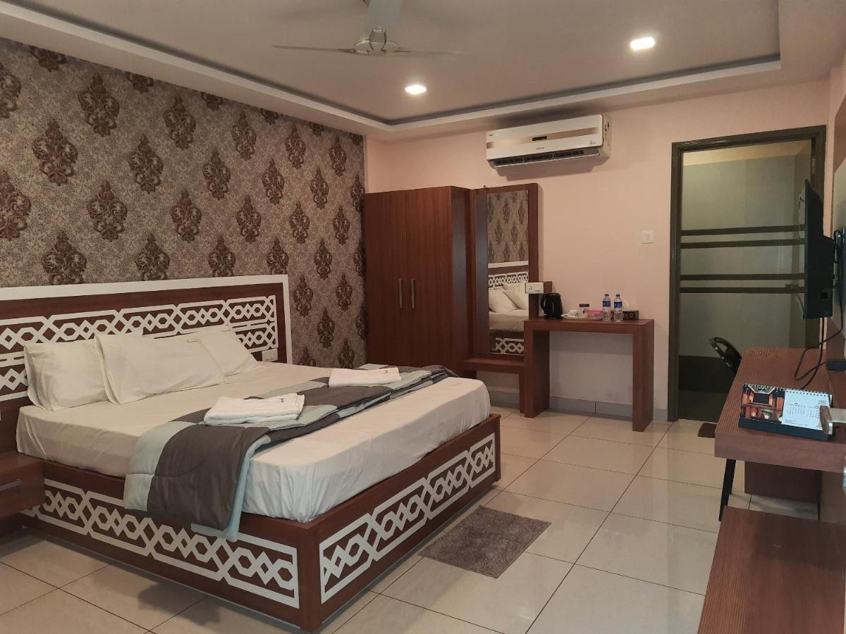 Hotel Emerald Royal Residency 3*