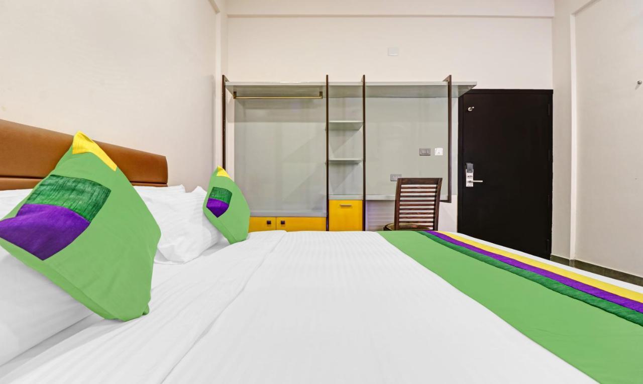 Hotel Treebo Grand Vistara Airport 3*