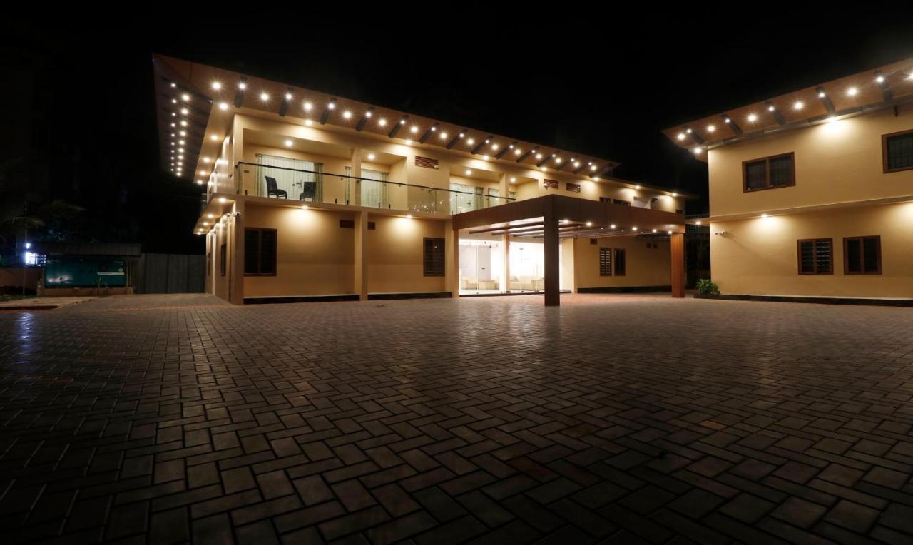 Treebo Grand Vistara Airport Hotel Kochi