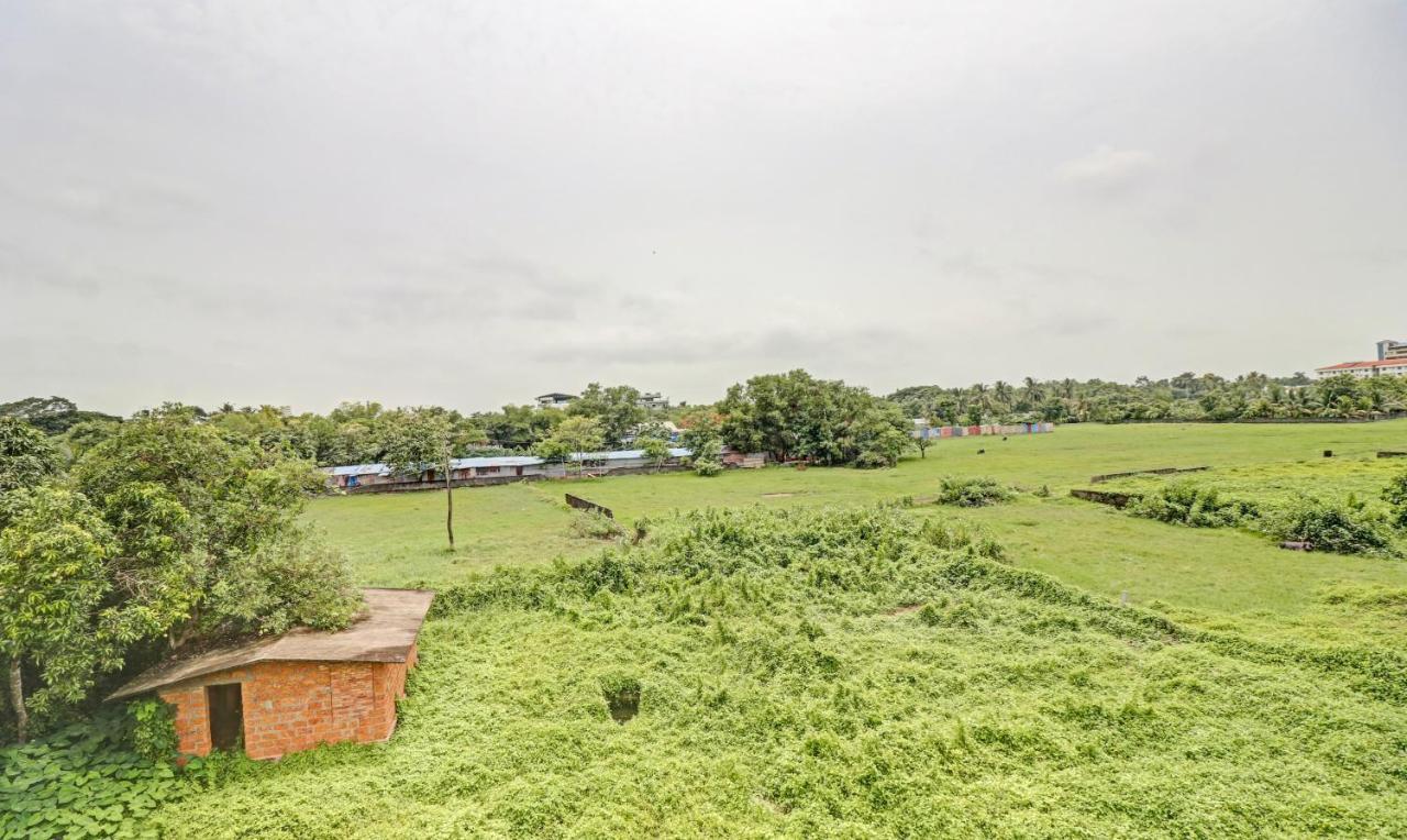 Treebo Grand Vistara Airport Hotel Kochi
