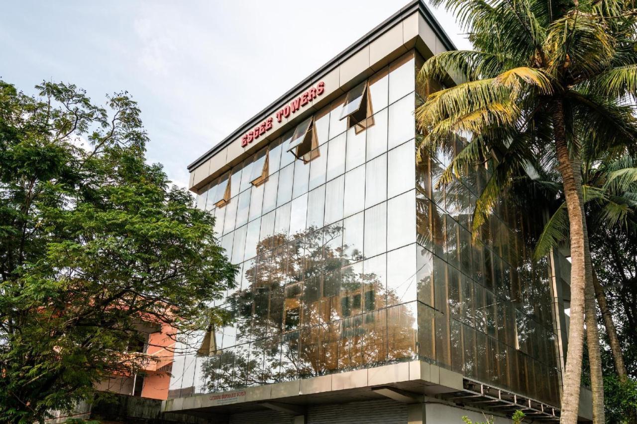 Lodge Esgee Tower , Ernakulam South