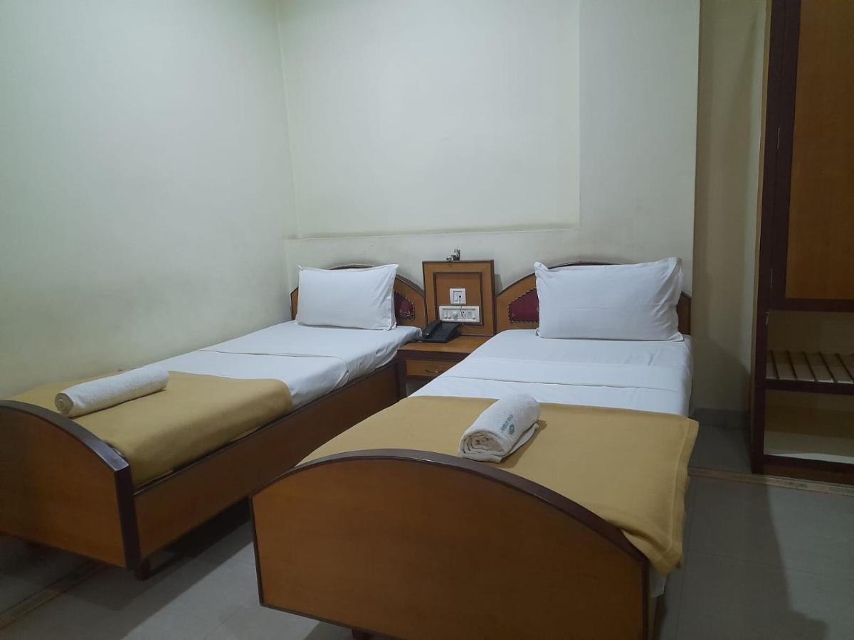 Guest house Dp Oberoi Residency