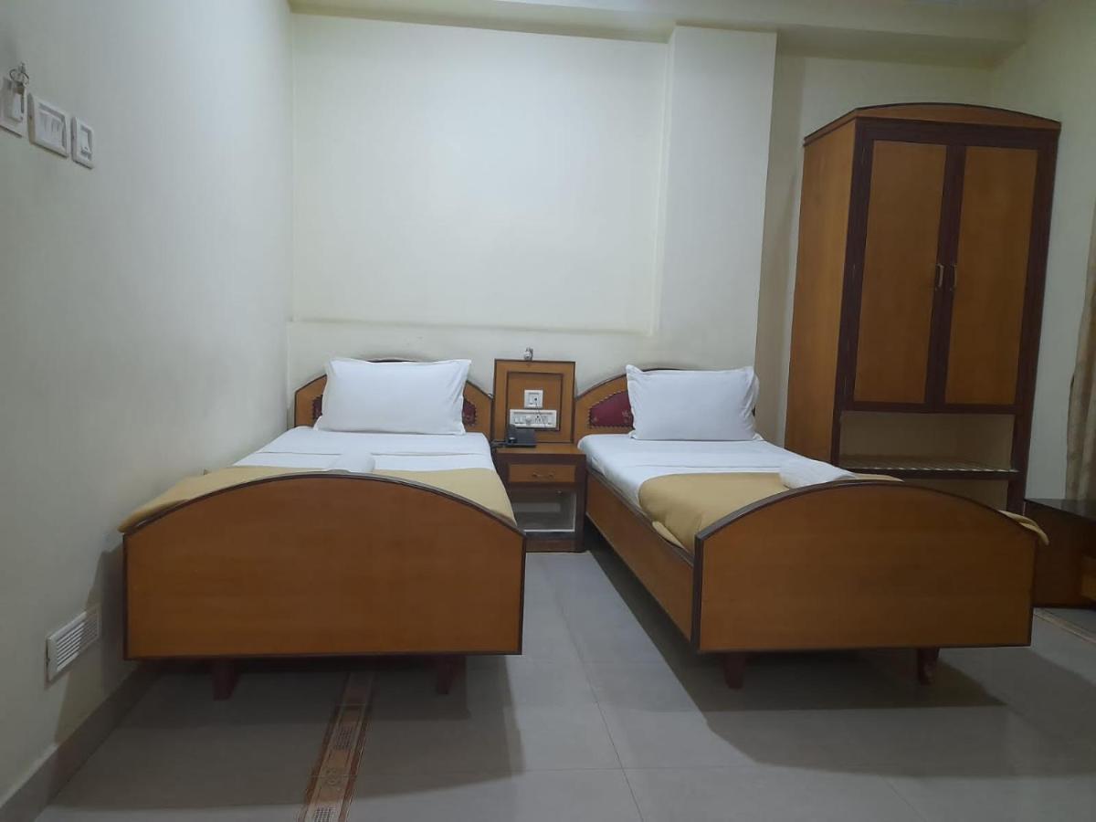Dp Oberoi Residency Guest house *