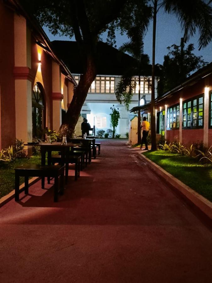Elphinstone Residency
