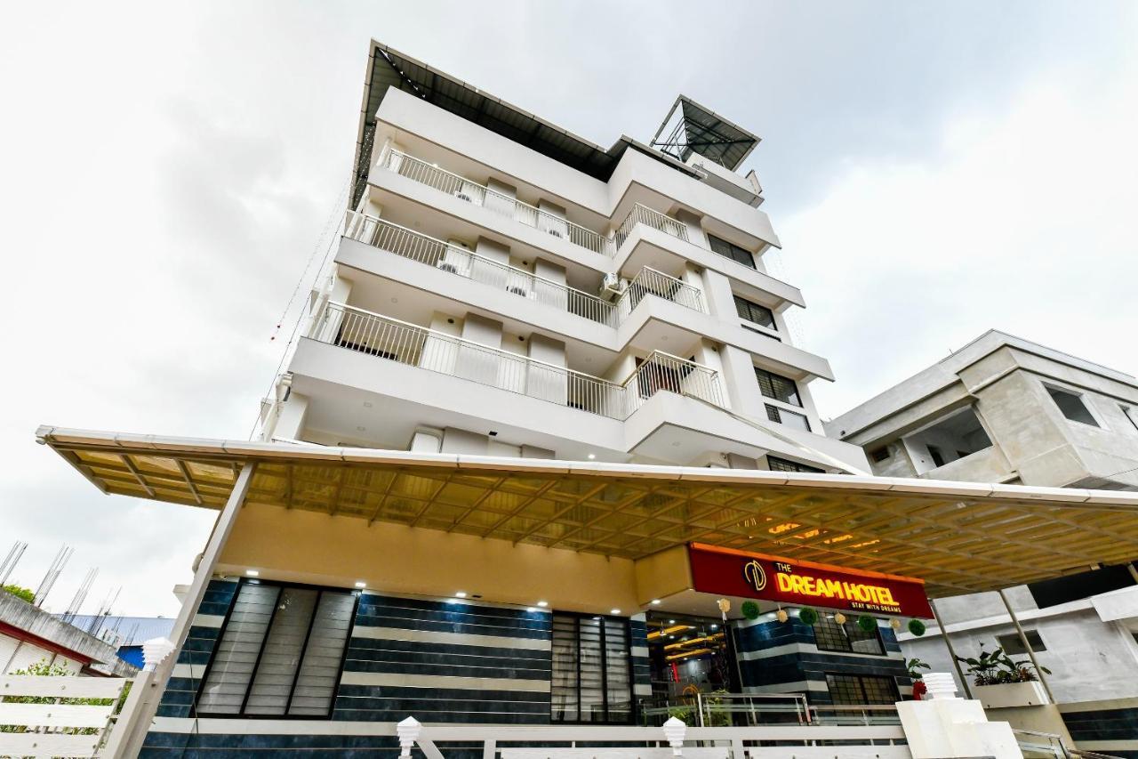 Capital O 30549 D Hotel 3*