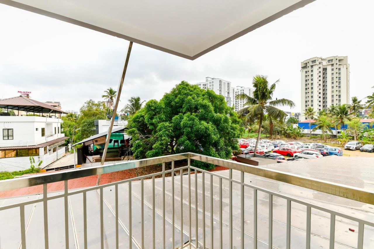 Capital O 30549 D Hotel 3*