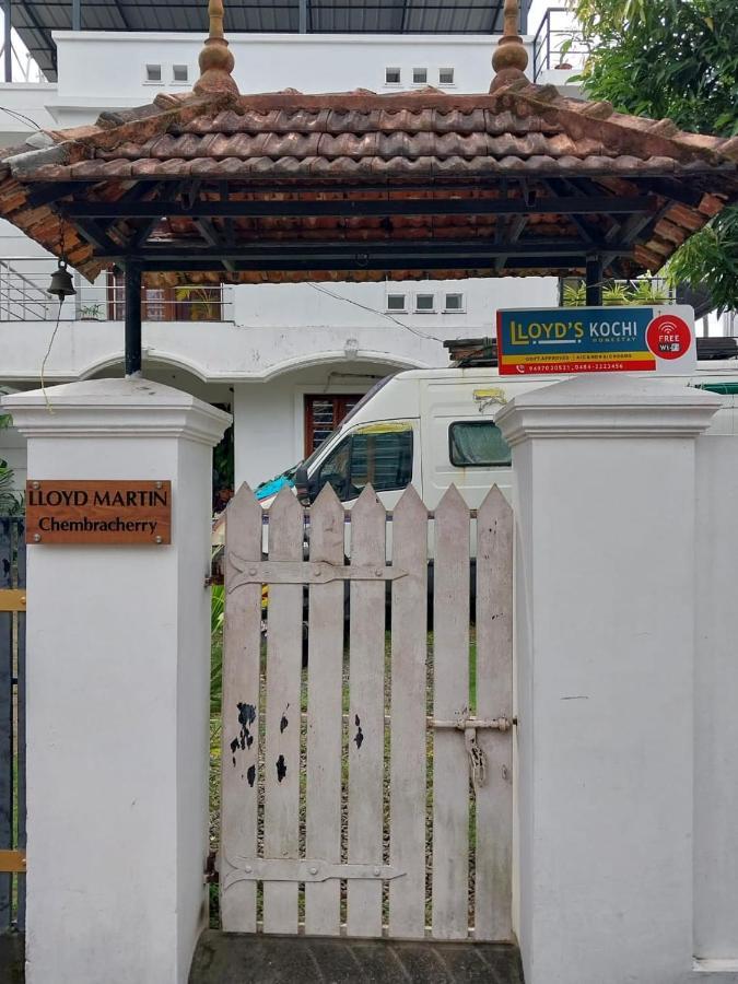 Lloydskochi Homestay *