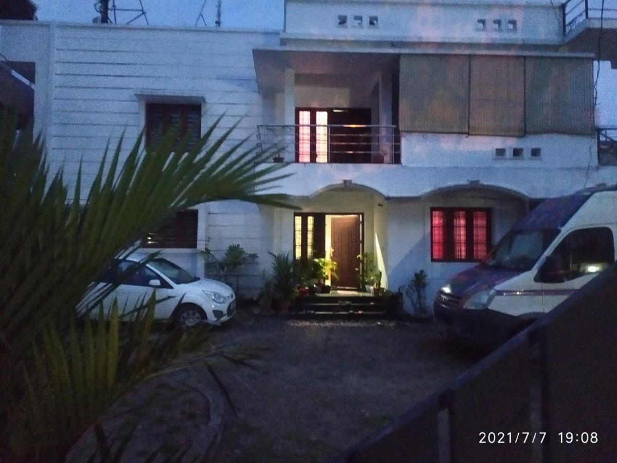 Lloydskochi Homestay