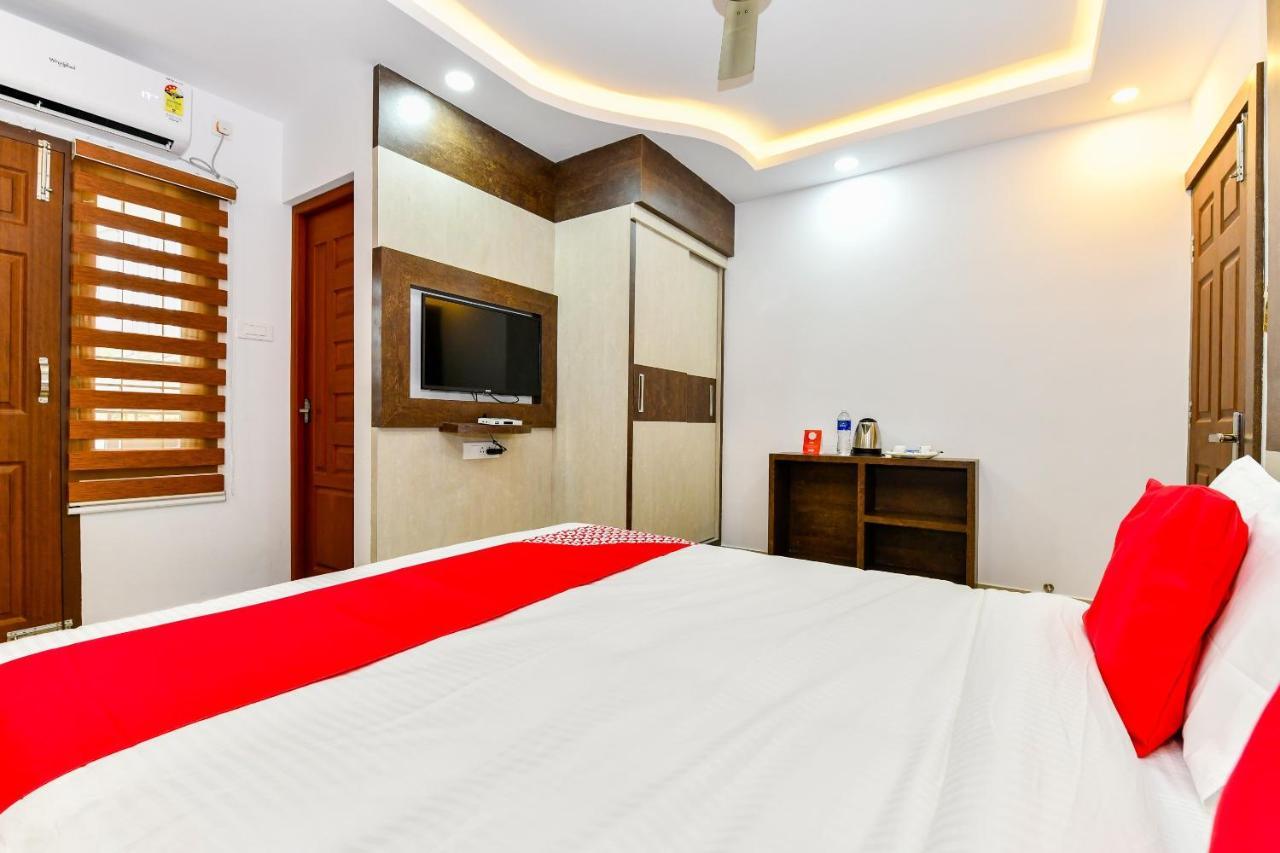 Capital O 30549 D Hotel 3*
