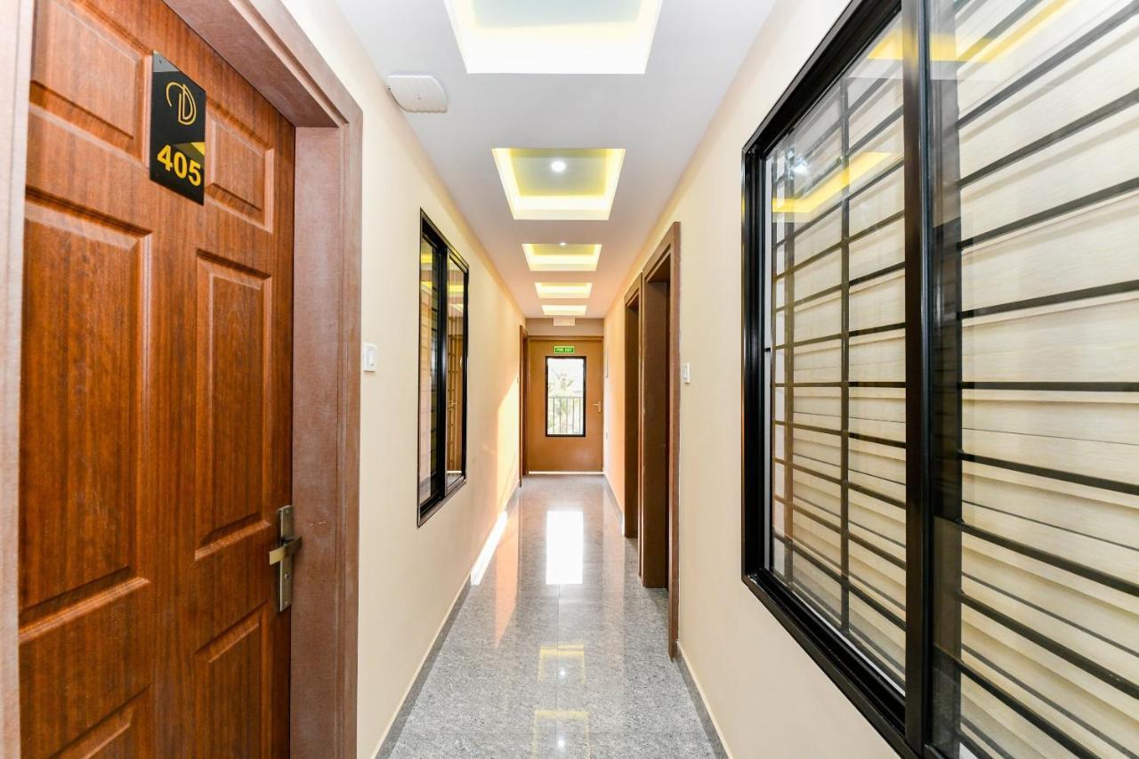Capital O 30549 D Hotel 3*