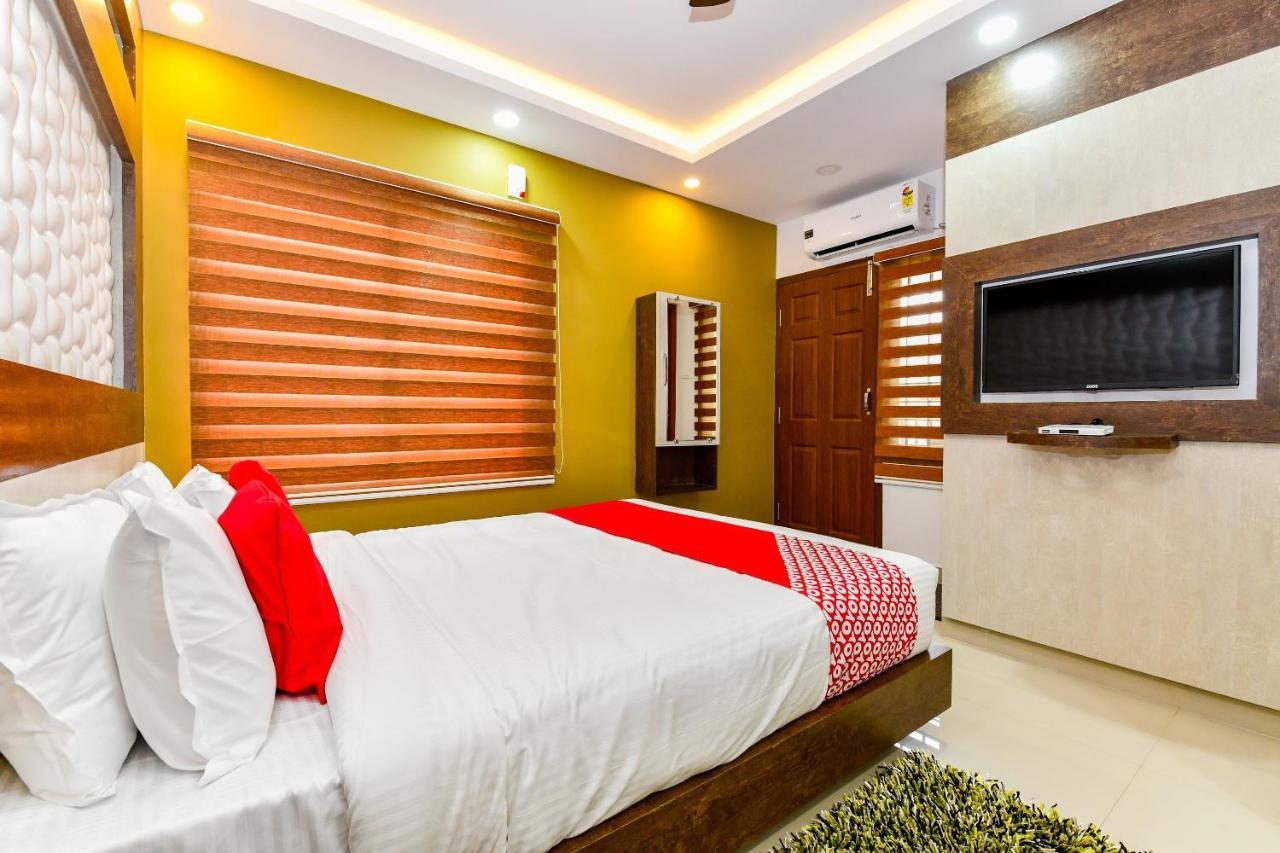 Capital O 30549 D Hotel Kochi