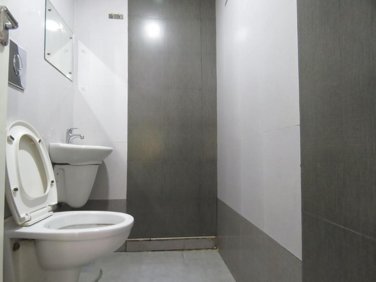 Hotel Reegate Near South Railway Station Kochi